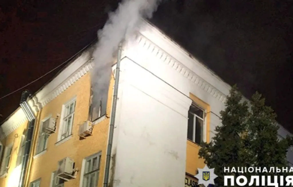 У Полтаві на вулиці Котляревського сталася пожежа в офісній будівлі