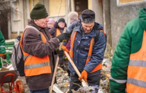 Комунальники Полтави, які ліквідовували наслідки "прильоту" в районі Браїлок, отримають по 5000 гривень кожен