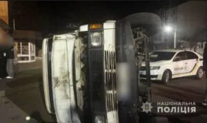 У Лубнах перекинувся автомобіль: нетверезого водія притягнули до відповідальності