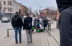 Світлофор упав на ногу 17-річної дівчини на вулиці Небесної Сотні в Полтаві