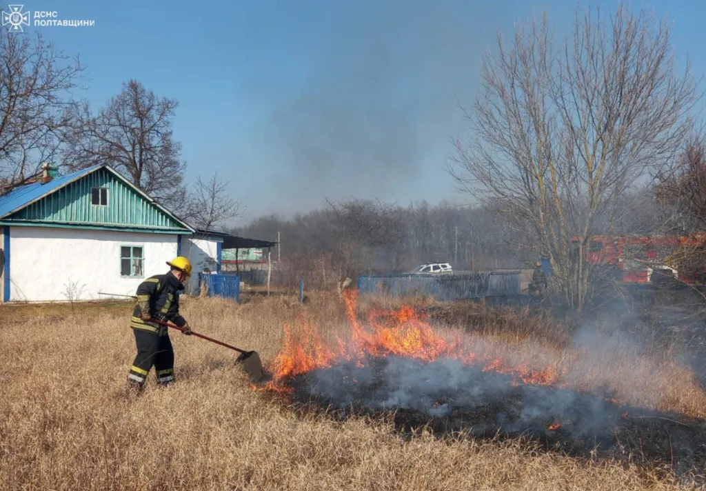 На Полтавщині штрафують за підпали трави: виписано 34 протоколи