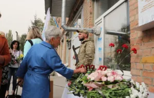 На фасадах 9 шкіл Полтави невдовзі з'являться нові меморіальні дошки