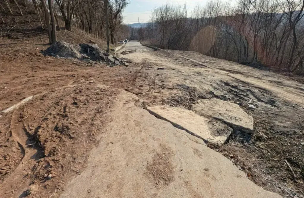 Мешканці Червоного шляху залишаються "заручниками" Полтавської міськради: грошей на ремонт дороги немає