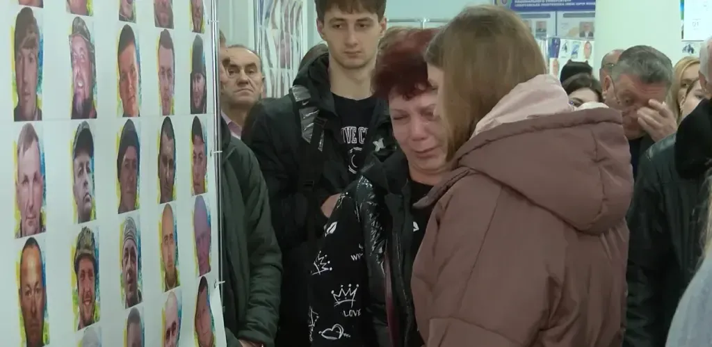 У Полтаві відкрили виставку світлин зниклих безвісти та полонених воїнів