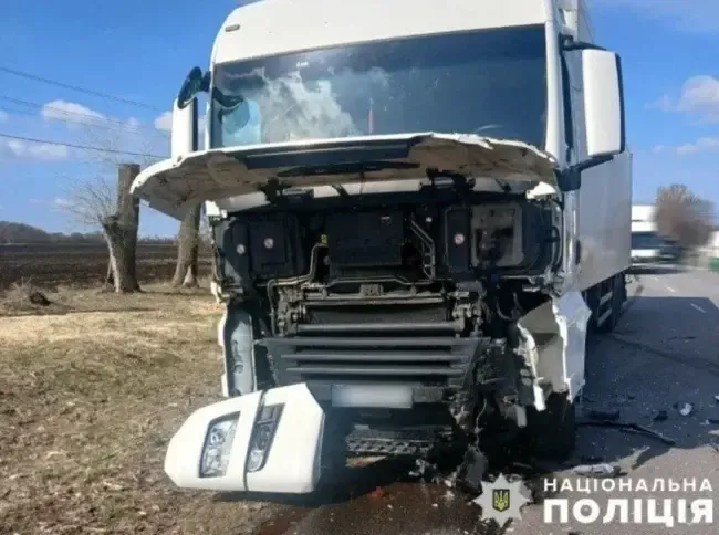 На Полтавщині сталася страшна ДТП: водій легковика загинув