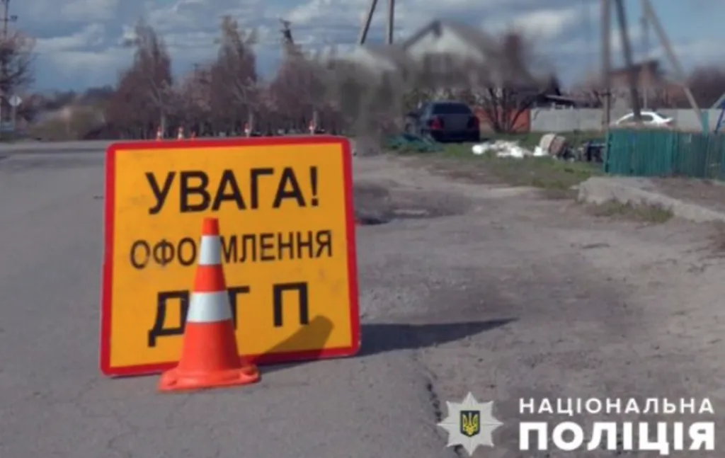 В Полтаві у Рибцях нетверезий водій збив жінку на зупинці: постраждалу госпіталізували