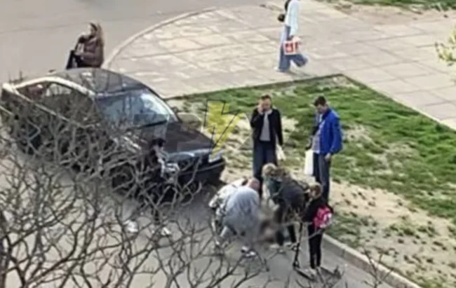 У Полтаві на Леваді автомобіль збив дитину на самокаті: хлопчика госпіталізували