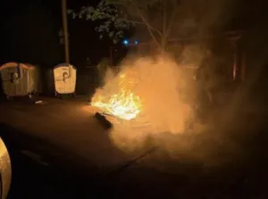 На вулиці Івана Мазепи у Полтаві спалахнув пластиковий контейнер для сміття 