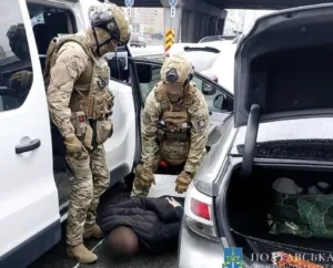За 20 тисяч у.о. пропонували "допомогу" з виїздом за кордон: під підозрою жителі Києва та Полтавщини