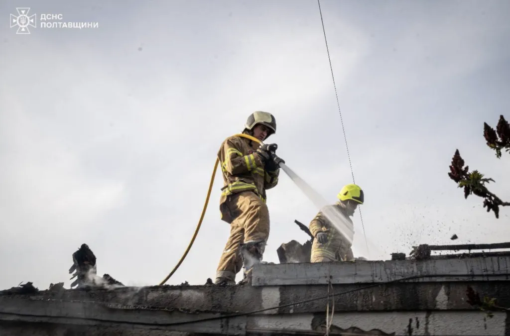 У Полтаві спалахнув житловий будинок біля зупинки — пожежу ліквідували за годину
