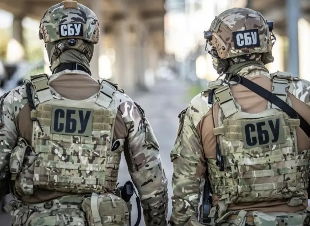 У Полтаві викрили схему виготовлення фейкових повісток: двох чоловіків підозрюють у підробці документів для обходу перевірок ТЦК