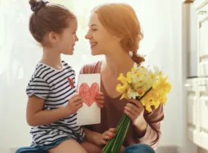 Ніжні привітання з Днем матері 2025: вірші та проза