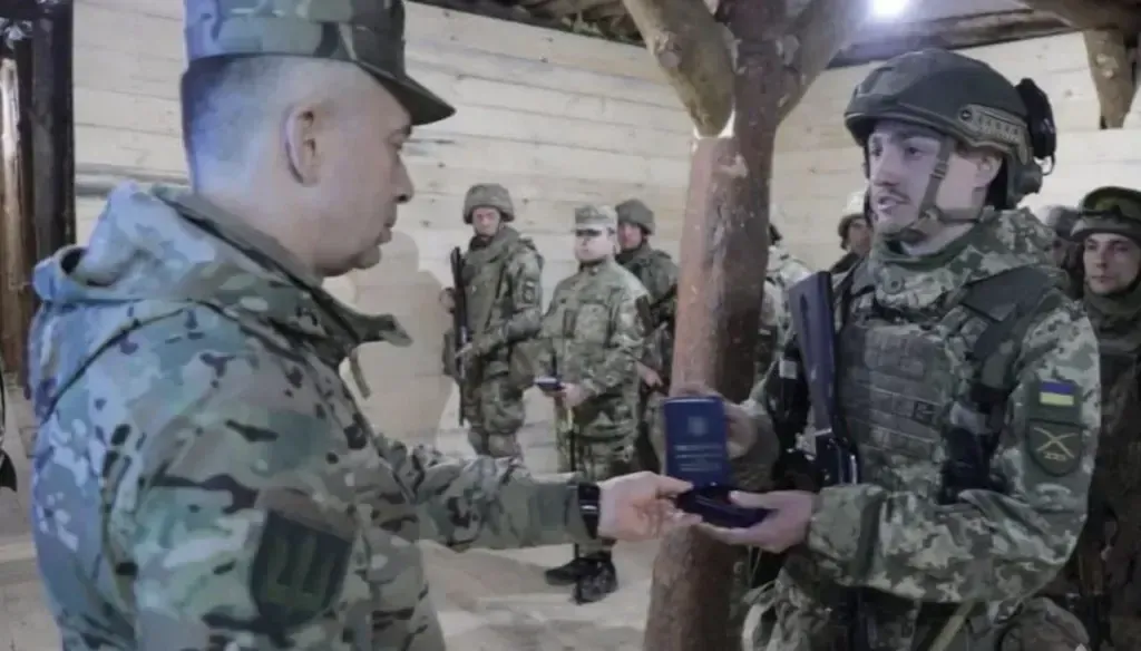 Герой з Полтавщини: молодший сержант Костянтин Голуб відзначений нагородою «Хрест хоробрих»
