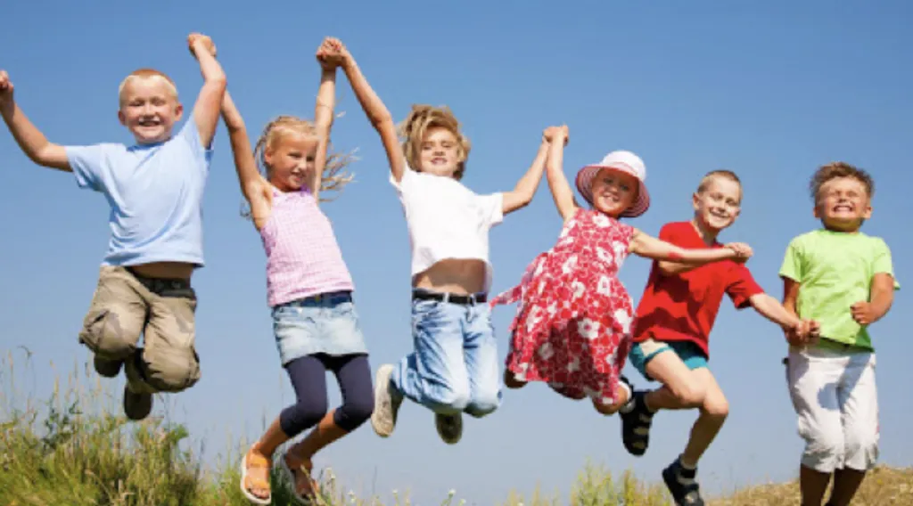 Привітання до Дня захисту дітей: милі листівки, вірші та проза