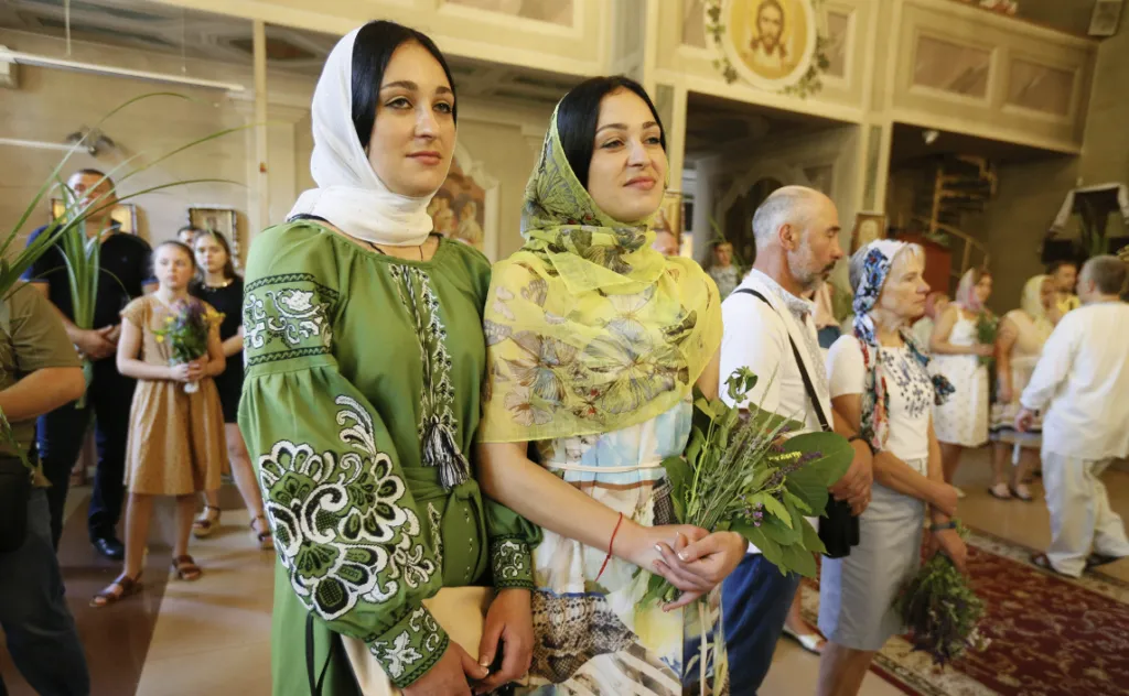 Трійця 2025: коли святкуватимуть та чого не можна робити у цей день