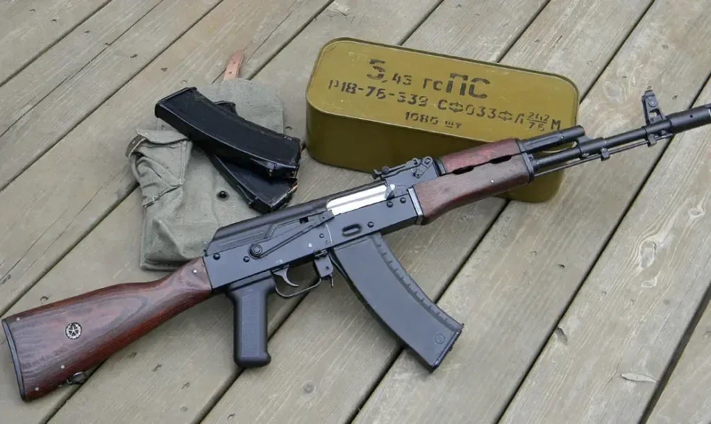 У Полтаві викрили чоловіка, який торгував автоматами через інтернет та «Нову пошту»