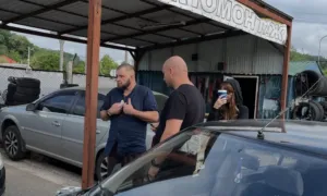 У Полтаві п'яний водій розтрощив сім автівок, бо влетів у платну автостоянку