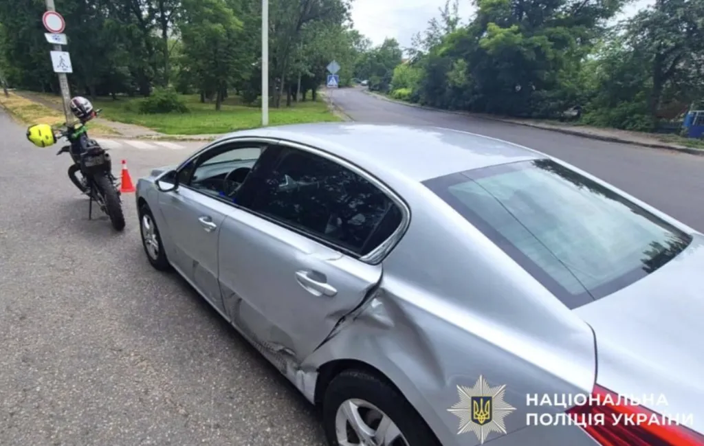 У Полтаві внаслідок зіткнення мотоцикла з авто травмувалися двоє молодих людей