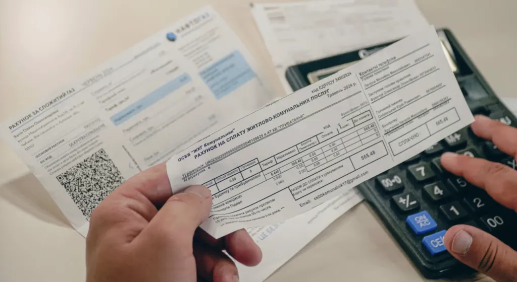 В Україні можуть блокувати банківські картки за дві несплачені комунальні платіжки поспіль