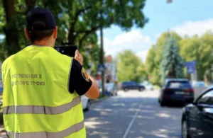 У Полтаві в липні розпочнуть роботу інспектори з паркування — спочатку лише попереджатимуть водіїв