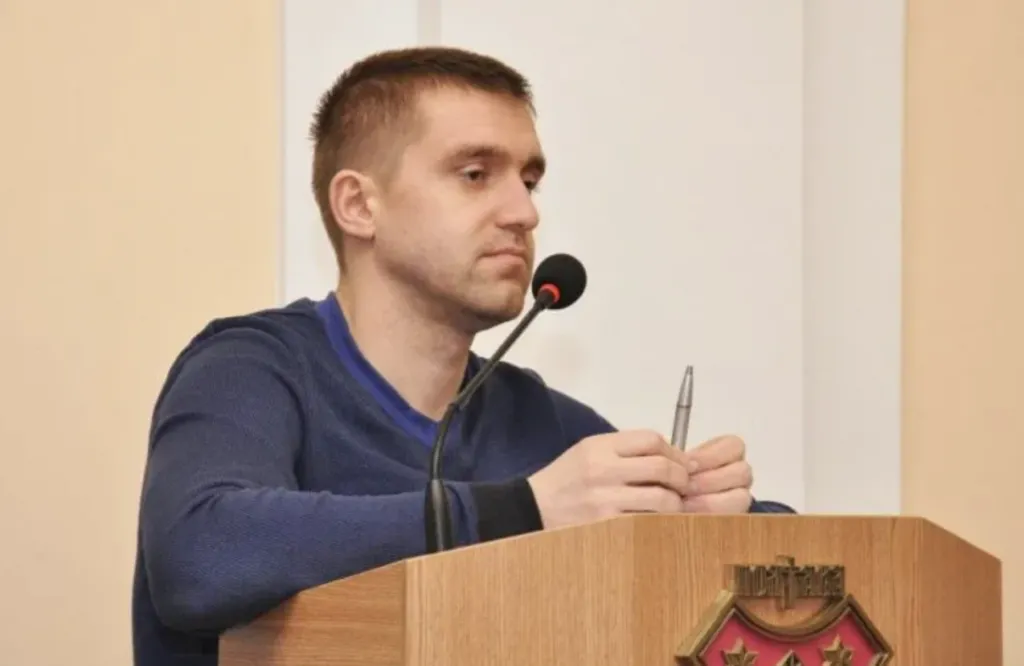 При в'їзді в Україну затримали колишнього начальника УЖКГ Полтави