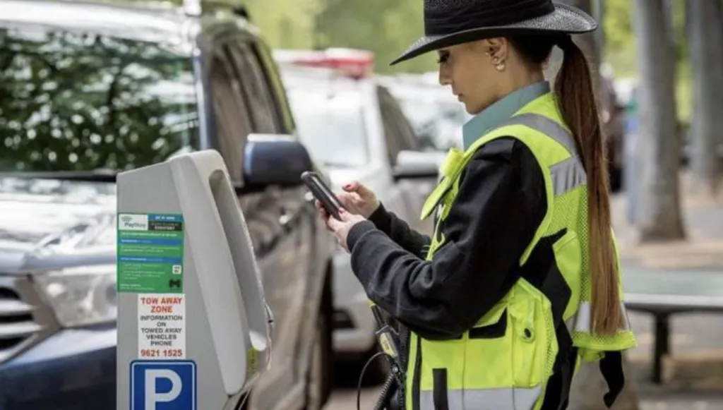 За першу добу роботи інспектори з паркування в Полтаві видали майже 200 попереджень