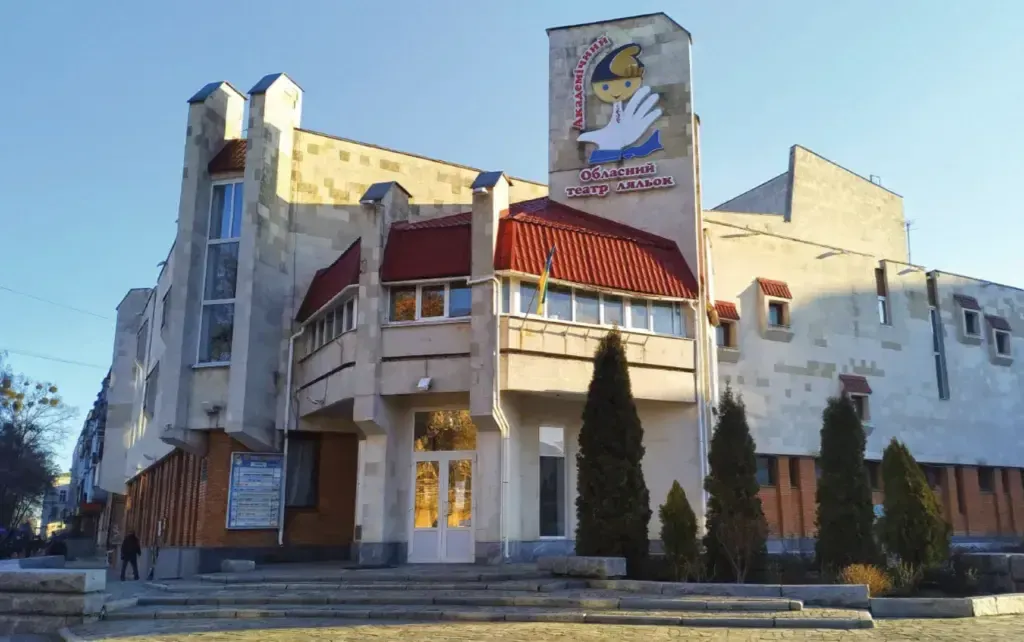 «Спекотний» театральний сезон: куди сходити в Полтаві у серпні 2025