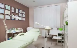 Як обрати ідеальний візок косметолога: головні критерії для професіоналів