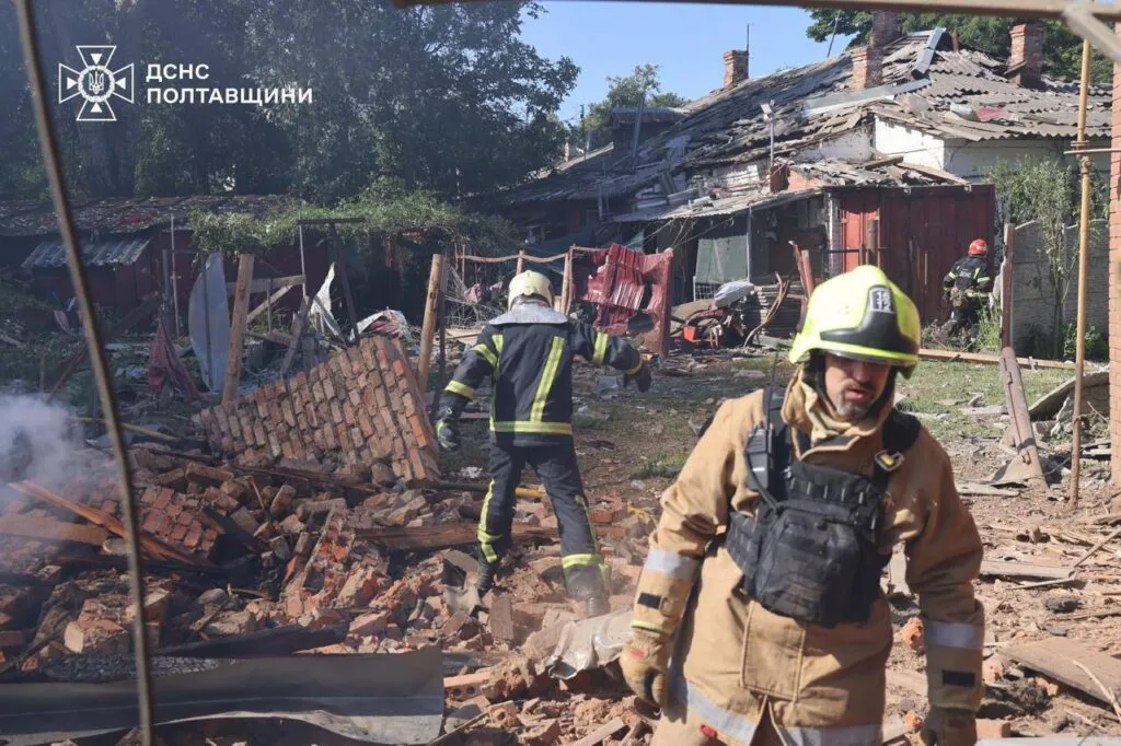 Триває ліквідація наслідків влучання «шахедів» по Полтавському ТЦК