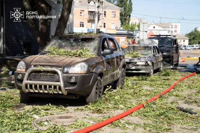 Триває ліквідація наслідків влучання «шахедів» по Полтавському ТЦК