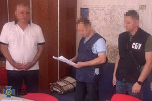 Полтавського посадовця викрили на привласненні коштів, виділених на облаштування поховань загиблих Героїв