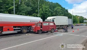 На в’їзді до Полтави зіткнулися три автомобілі: двоє людей у лікарні