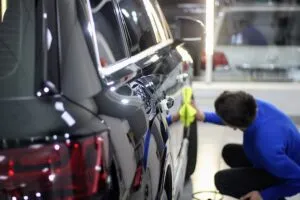 Відновлювальне полірування авто: як повернути блиск кузову та захистити автомобіль від старіння