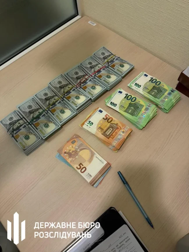 Начальника Лубенської Держпродспоживслужби та його спільницю заарештовано за хабарництво