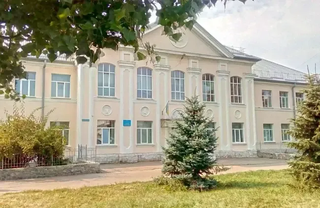 В Полтаві учні 28 школи тепер вчаться у дві зміни, бо до них перевели школярів з 23 школи