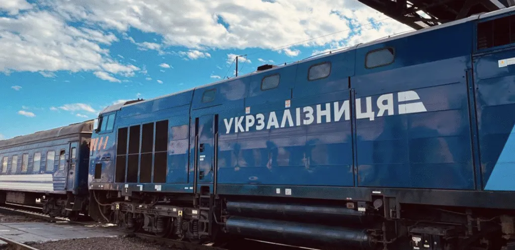 На Полтавщині через обстріл змінили маршрути потягів: пасажирів підвозять автобусами