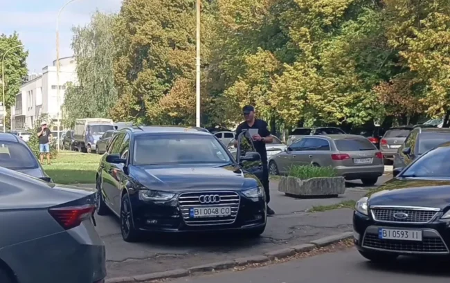 Інспектори з паркування в Полтаві штрафують поліцію та відвідувачів ОВА