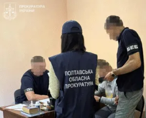 На Полтавщині посадовця підозрюють у махінаціях із закупівлею обладнання для шкільної їдальні