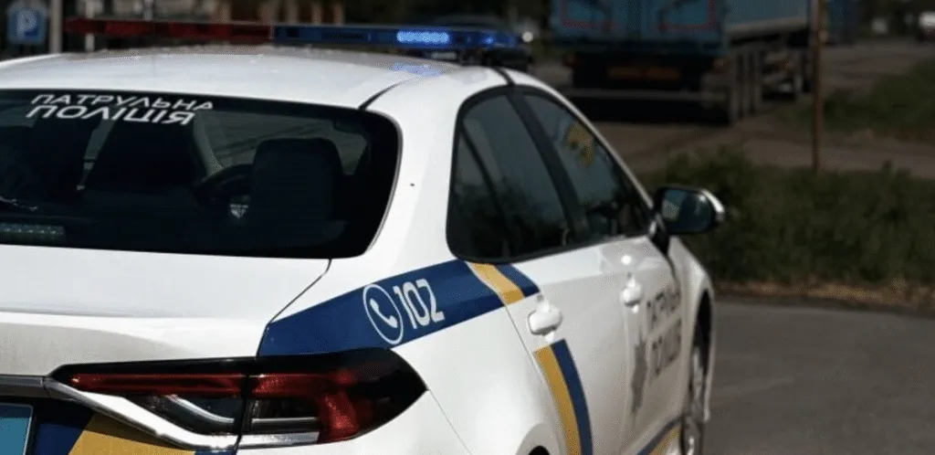 Прокатив патрульного на капоті та сплатив 17 тис. грн: в Полтаві судили водія