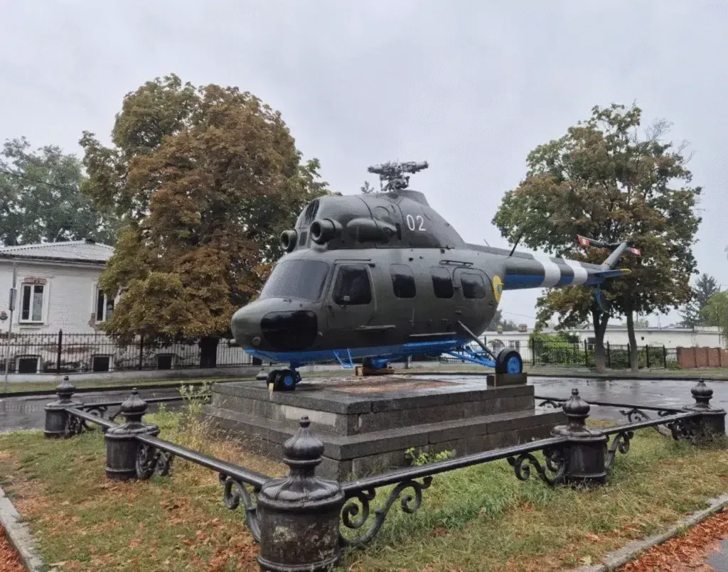 В Полтаві замість Петра І встановили вертоліт Мі-2