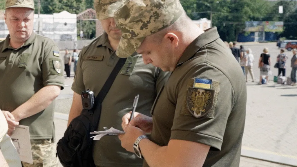ТЦК у Кременчуці влаштували перевірку освітян: шукають "липових" працівників