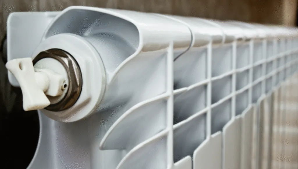 В Полтаві довелося викликати рятувальників: голова жінки застрягла під батареєю