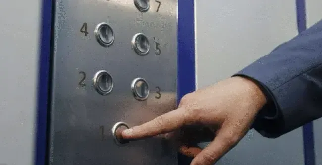 Полтавців закликають не користуватися ліфтами під час ГПВ