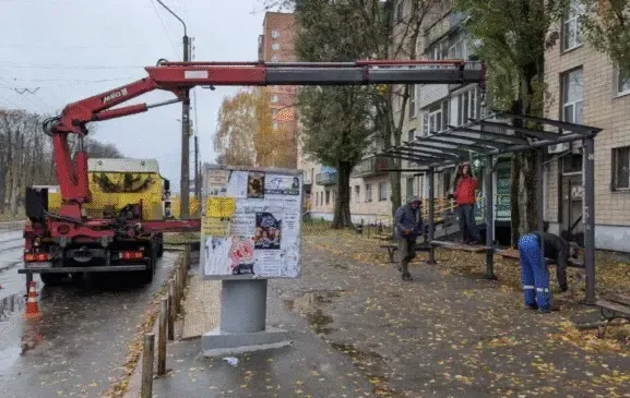 Полтава залишиться без облаштованих зупинок: в місті демонтують недороблені зупинки