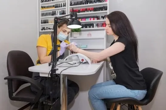 Стол маникюрный и эргономика: здоровье мастера = стабильное Стол маникюрный и эргономика: здоровье мастера = стабильное