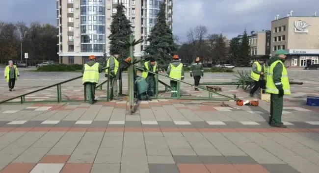 У Кременчуці встановлюють головну ялинку