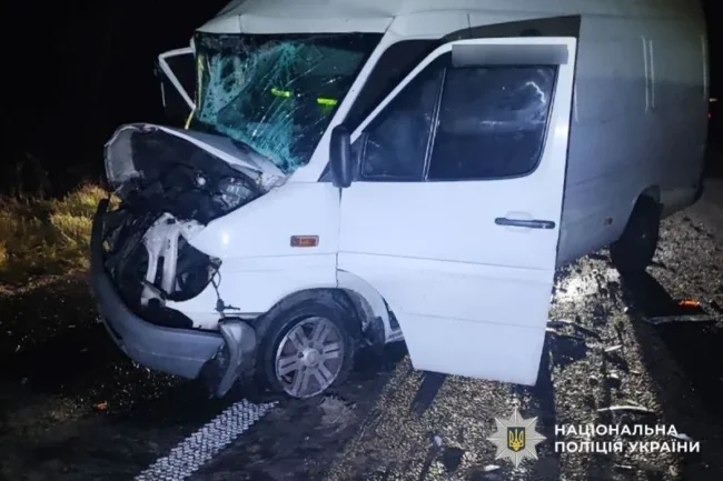 На Полтавщині сталася ДТП за участі вантажівки та мікроавтобусу