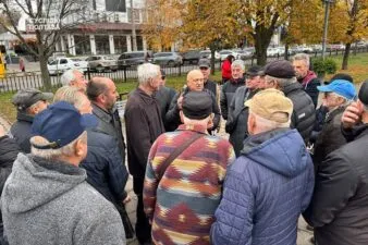 В Полтаві військові пенсіонери влаштували акцію протесту: перекривали рух на Соборній