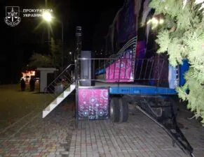 На Полтавщині дві дівчини випали з атракціону у парку розваг