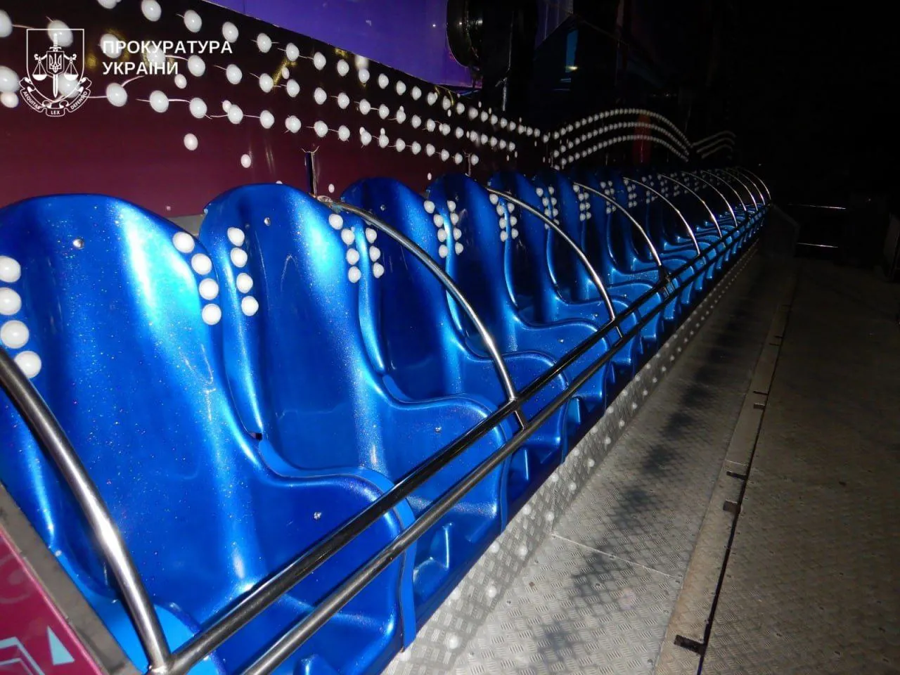 На Полтавщині дві дівчини випали з атракціону у парку розваг